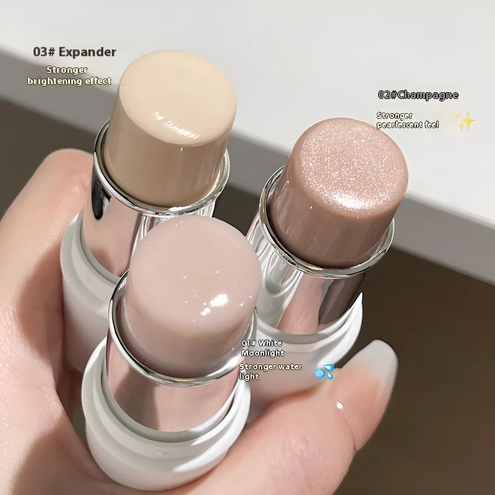Fake Plain Face Water Light Highlighter stick in shade 1 and 3, 6g net content.