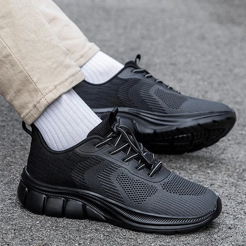 Knitted casual unisex sports shoes in solid colour with Flyknit upper, low heel, lace-up closure