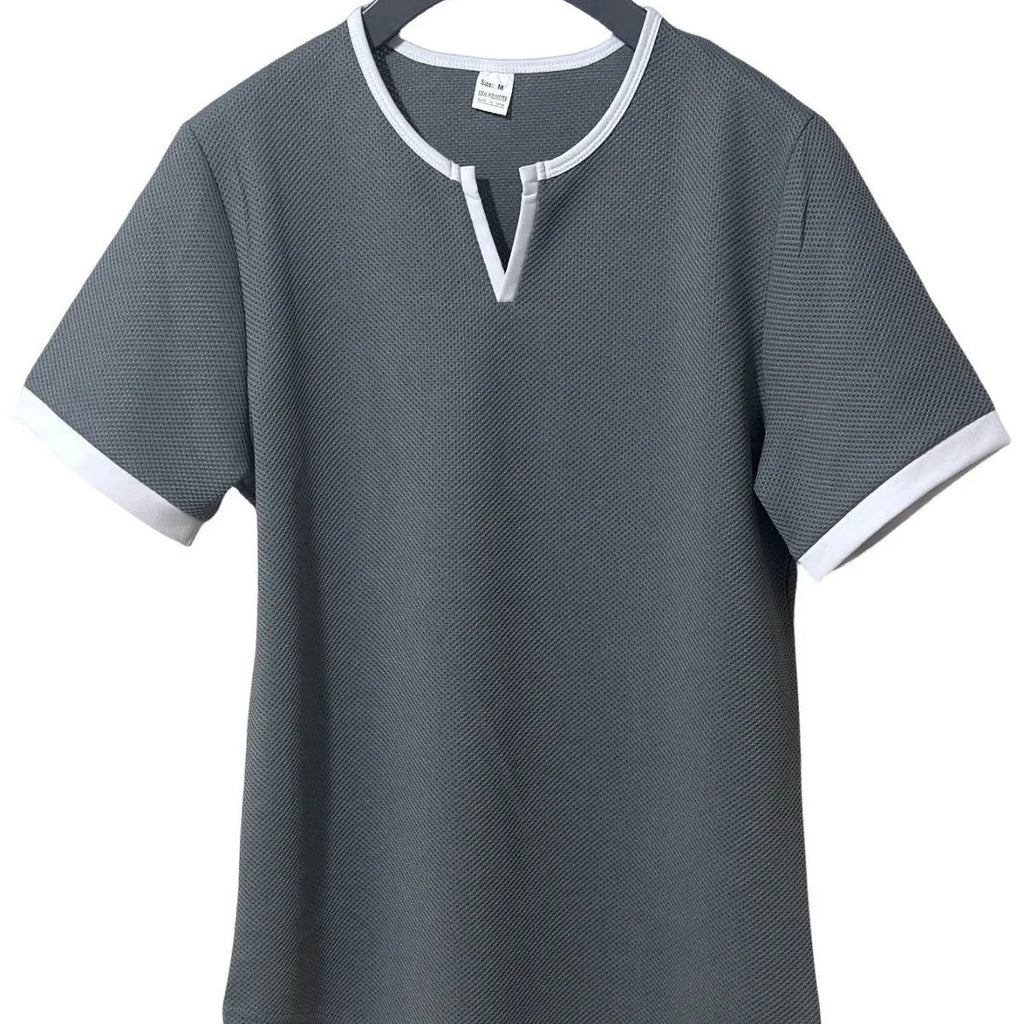 Men's colour-block V-neck short sleeve sports T-shirt in waffle knit polyester fabric.