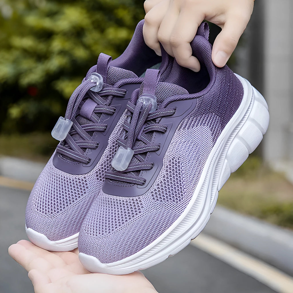 Knitted casual unisex sports shoes in solid colour with Flyknit upper, low heel, lace-up closure