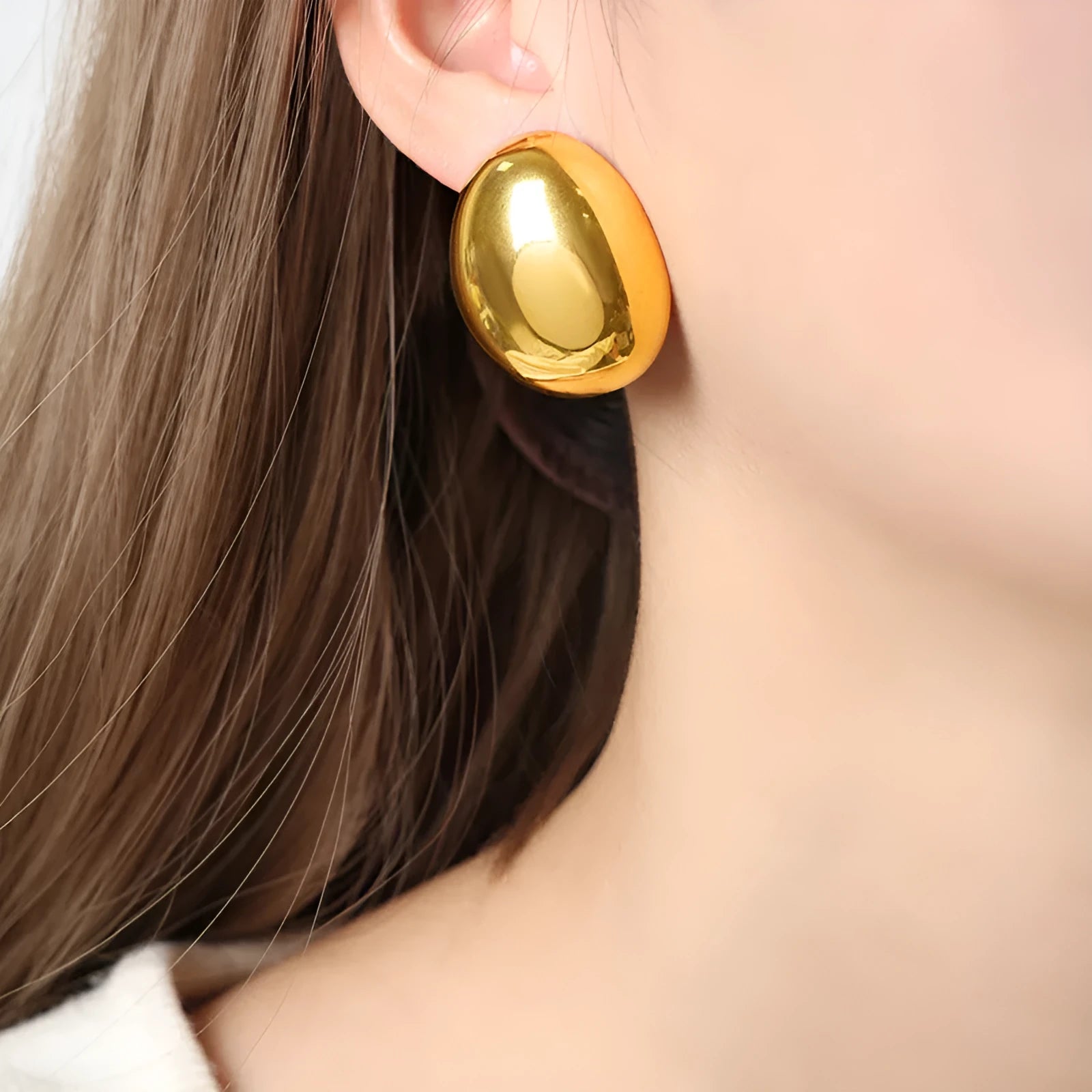Geometric stainless steel earrings with glazed surface and line elements in gold colour DFE139