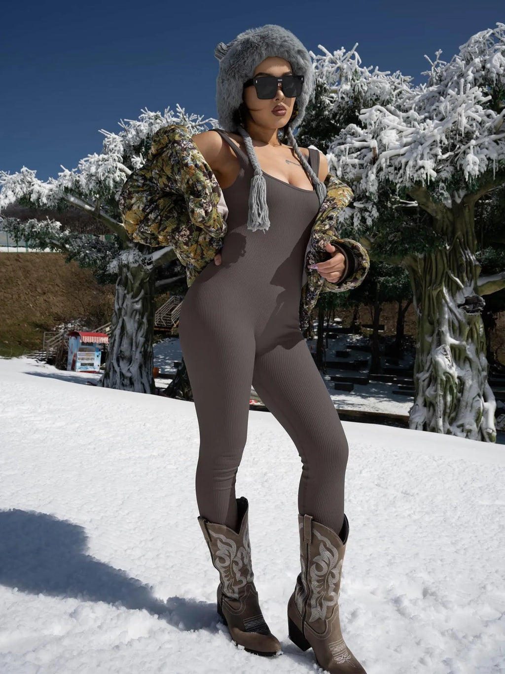 Women's waist-length suspender tank top tights in spandex with decorative buttons