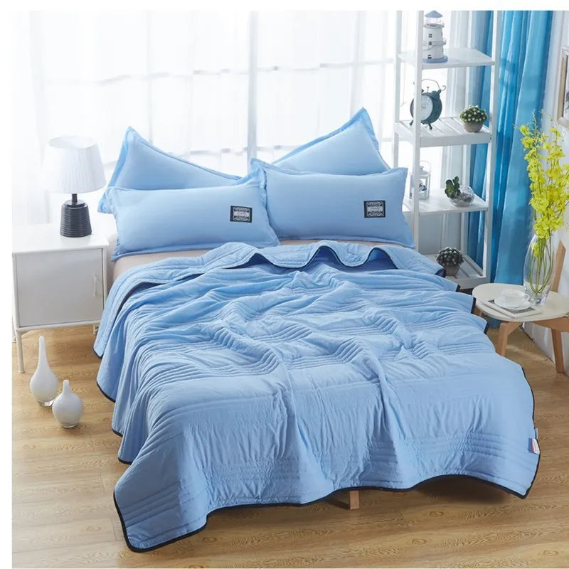Pure colour seersucker cooling air-conditioning quilt laid flat on a bed