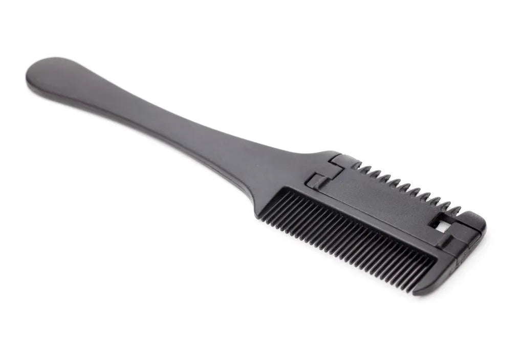 Razor comb for dogs and cats with integrated blade and replacement blades