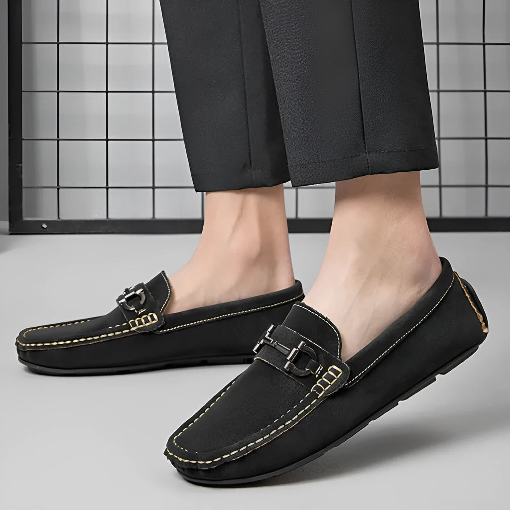Men's round-toe casual shoes in cowhide leather on a rubber sole, shown in beige colour.