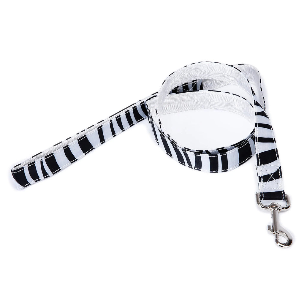 Black Christmas plaid stripe pet traction rope measuring 120cm with imitation nylon construction