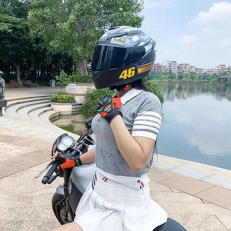 Dragon design ABS motorcycle helmet for men and women in multiple sizes