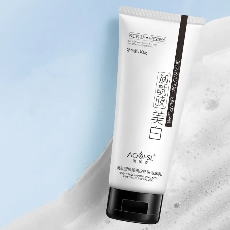 White whitening freckle removing facial cleanser bottle 100ml with pore cleansing text