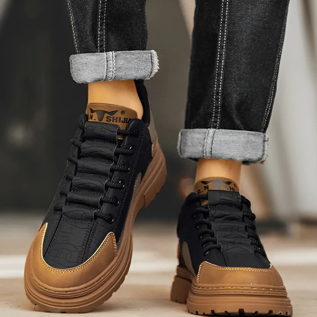 Summer platform casual sneakers in black and white with thick rubber sole