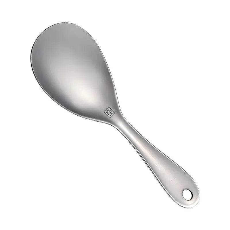 A simple solid-colour 304 stainless steel meal spoon for adult dining.