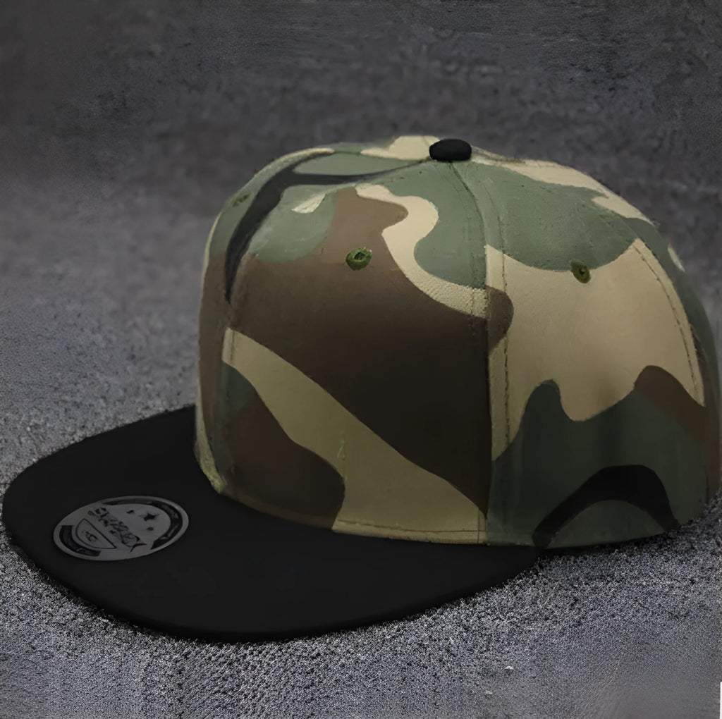 Camo snapback hat with flat brim and adjustable snapback closure in cotton-polyester blend