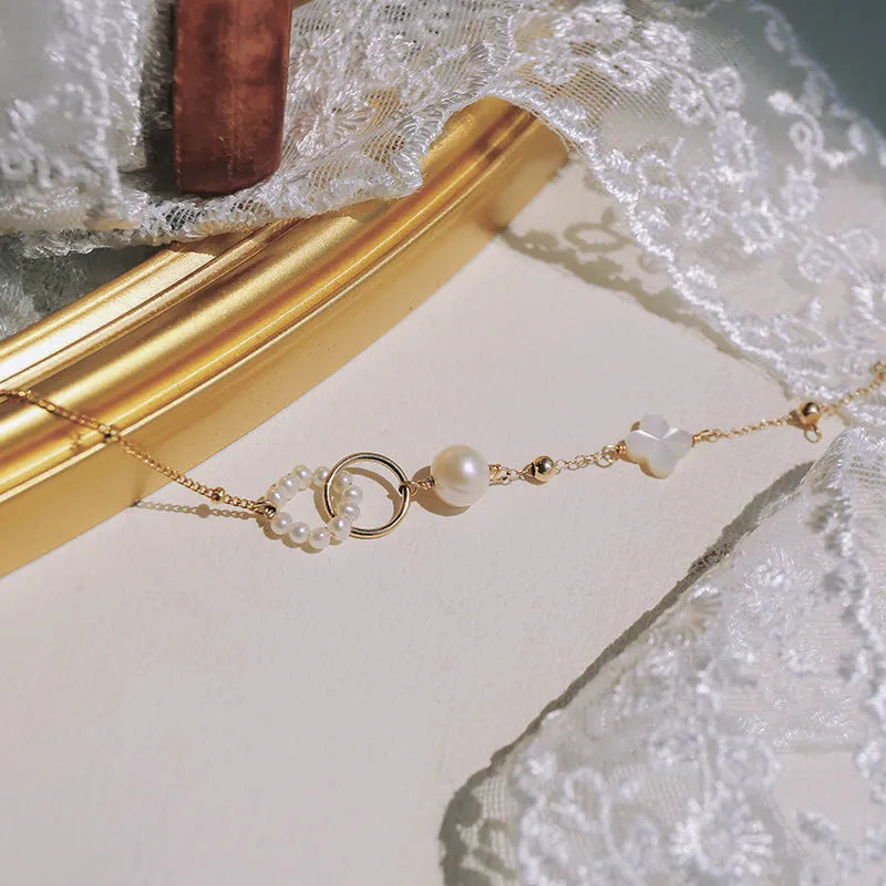 A natural pearl set in a gold-plated bracelet for women.