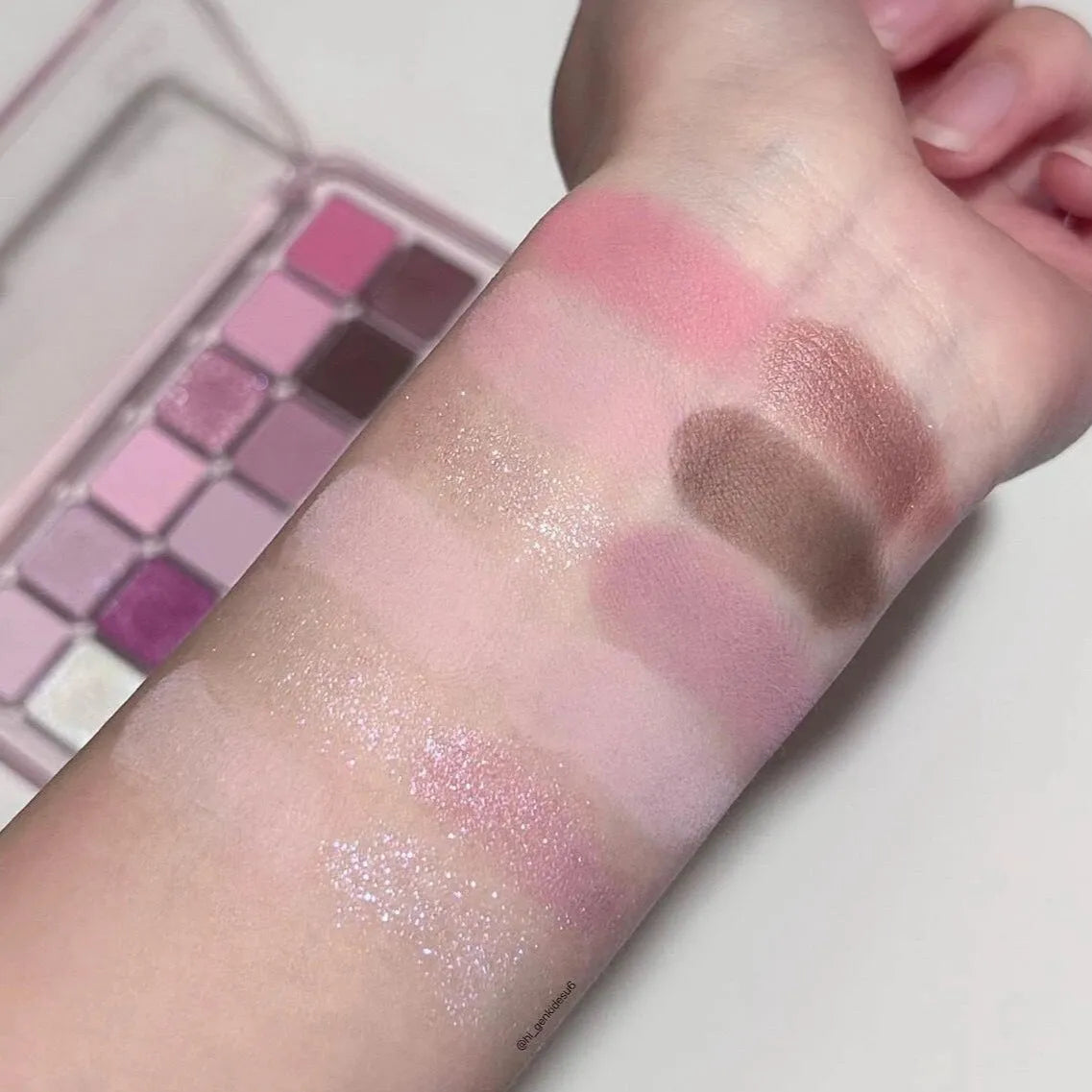 Creative Home 12-colour eye shadow palette showing peach apple or cherry plum shade options