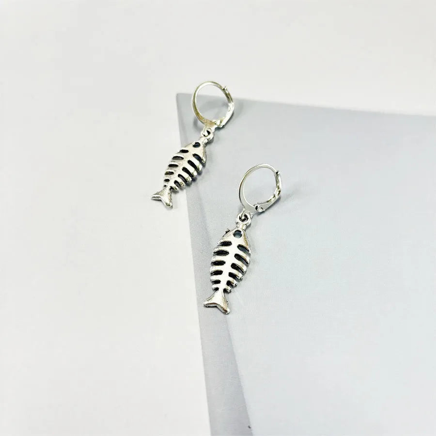 Women's fishbone pendant necklace and matching earrings set with adjustable O-chain