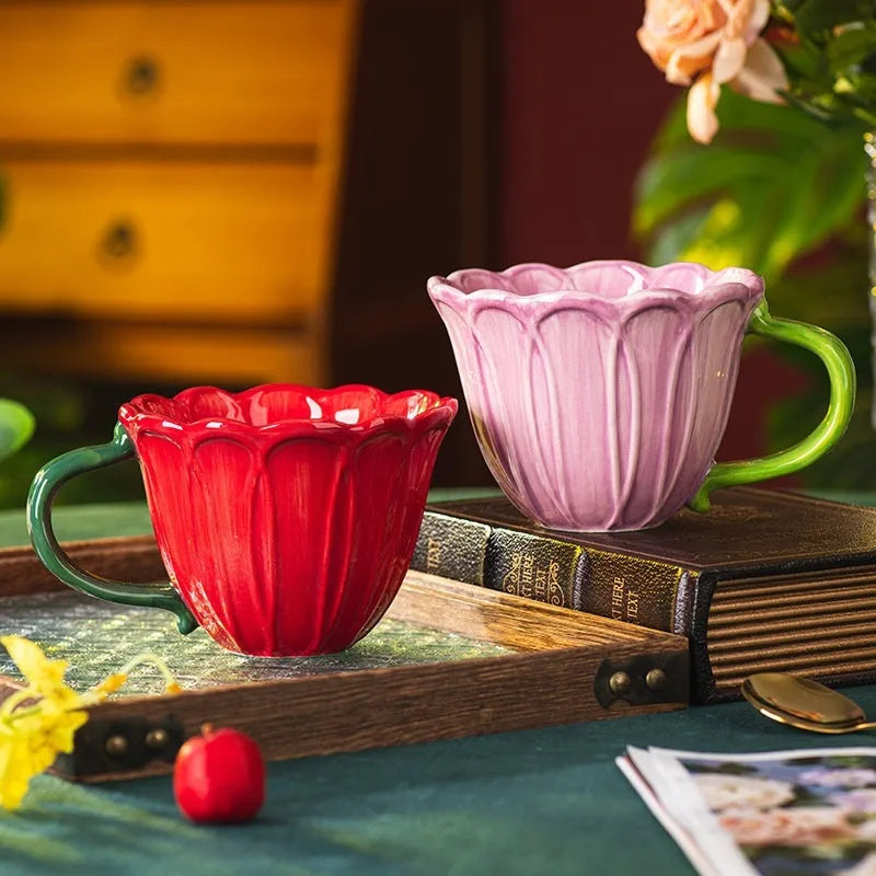Ceramic breakfast cup with floral pattern, 500ml capacity, available in red or purple