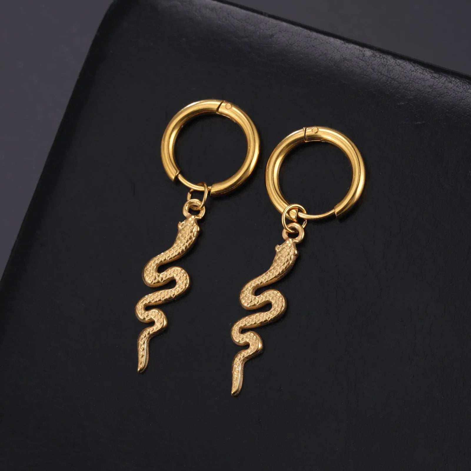 Snake-shaped vintage clip-on earrings with 18K gold plating on stainless steel