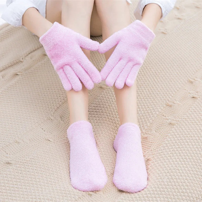 Spa gel gloves hand mask with Vitamin E and essential oils in pink colour