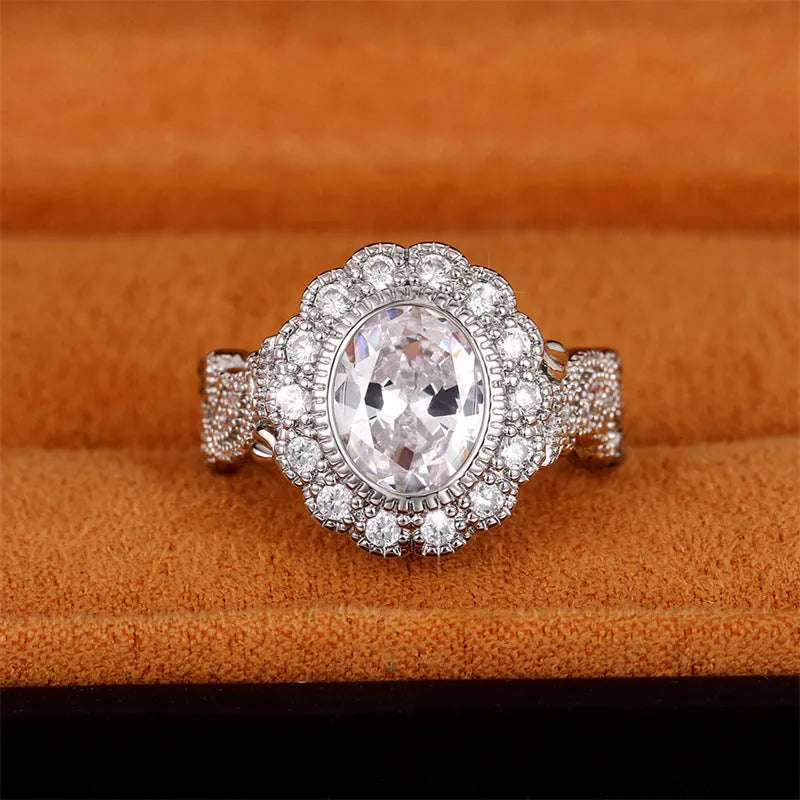 Women's geometric ring with round zircon stone and full diamond plating in white gold colour.