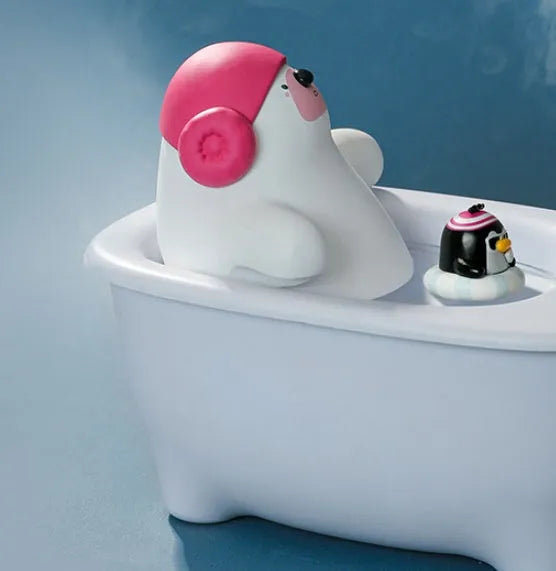 White USB air humidifier and aromatherapy scent diffuser with 550ml water tank on desk