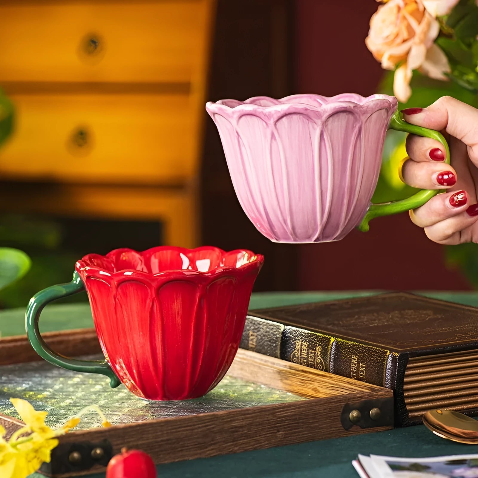 Ceramic breakfast cup with floral pattern, 500ml capacity, available in red or purple