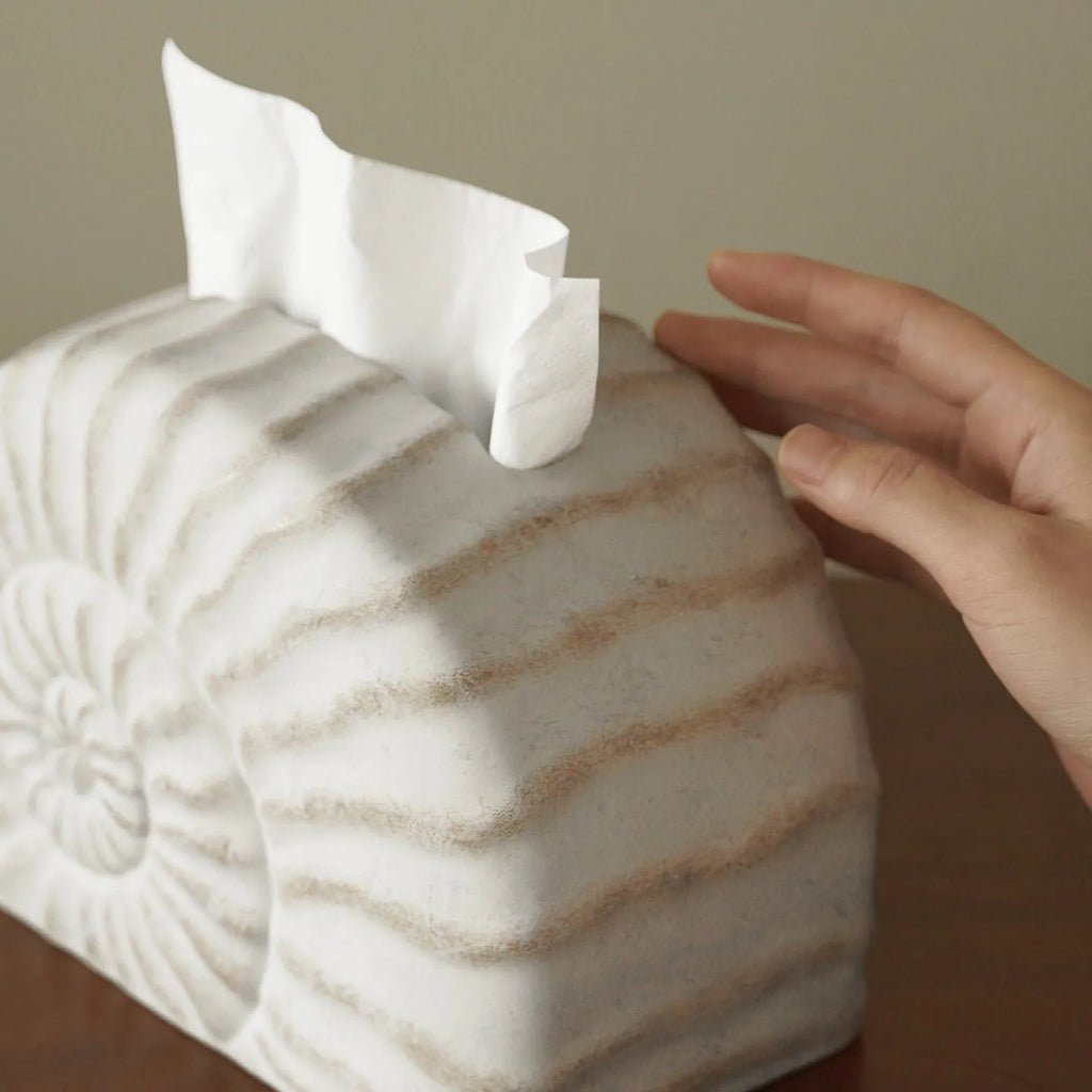 Resin conch ramble decorative tissue box cover with seashell design.