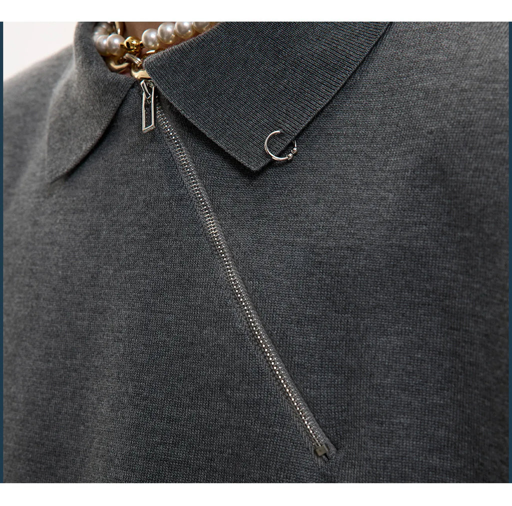 Men's slim-fit knitted polo shirt with oblique zipper collar in black colour