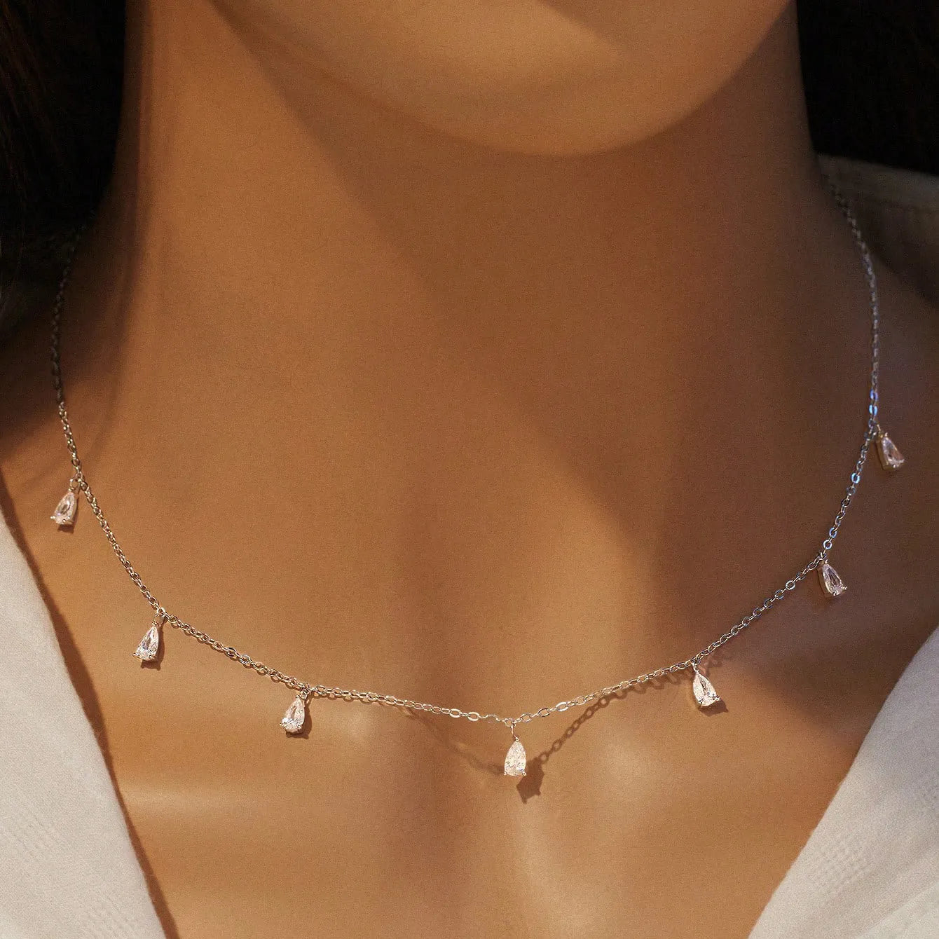 Silver drop necklace with adjustable chain and artificial zircon pendant in silver, rose gold, or golden yellow colour
