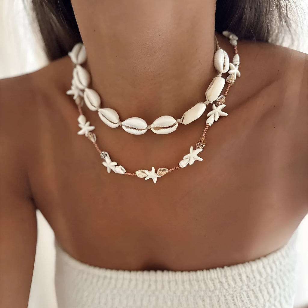 Women's shell necklace with geometric pendant in colour X1900 on regular chain