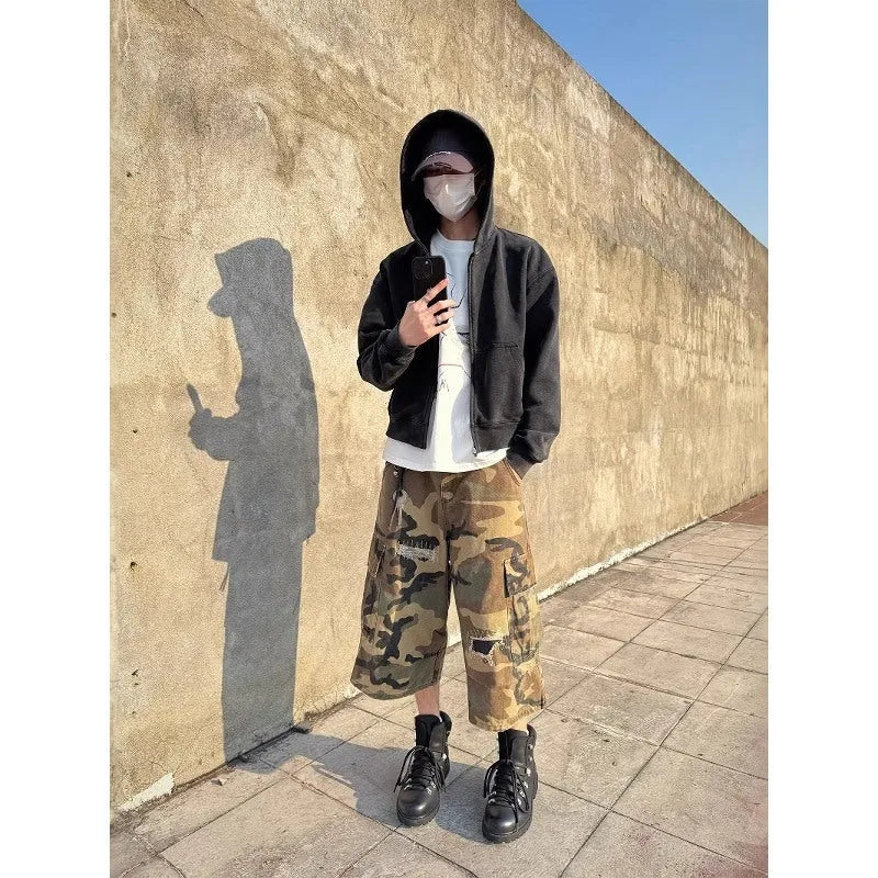 Men's retro patch ripped camouflage cropped casual jeans with straight-leg design