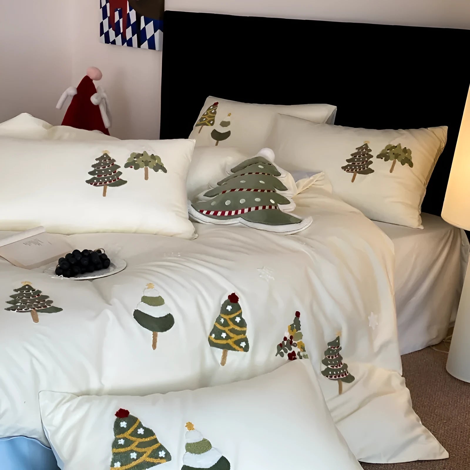 Pure cotton duvet cover and pillowcases with embroidered Christmas tree and floral pattern.