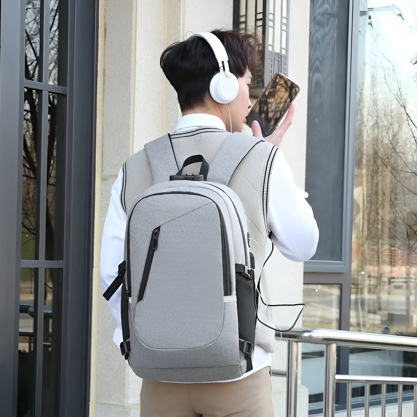 35L Oxford cloth computer backpack in street trend design with wear-resistant construction