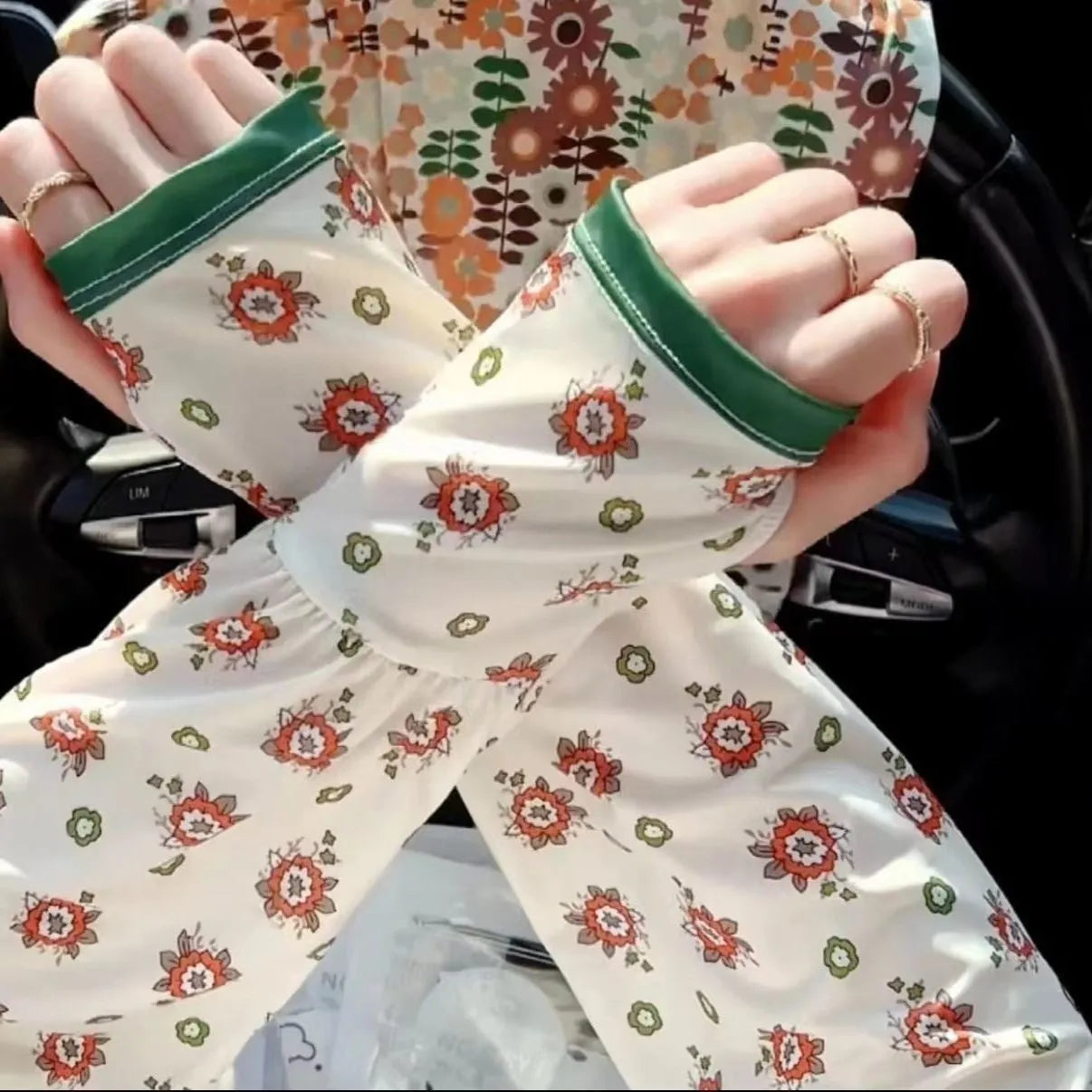 Printed floral pattern viscose fibre oversleeve gloves with UV protection in free size