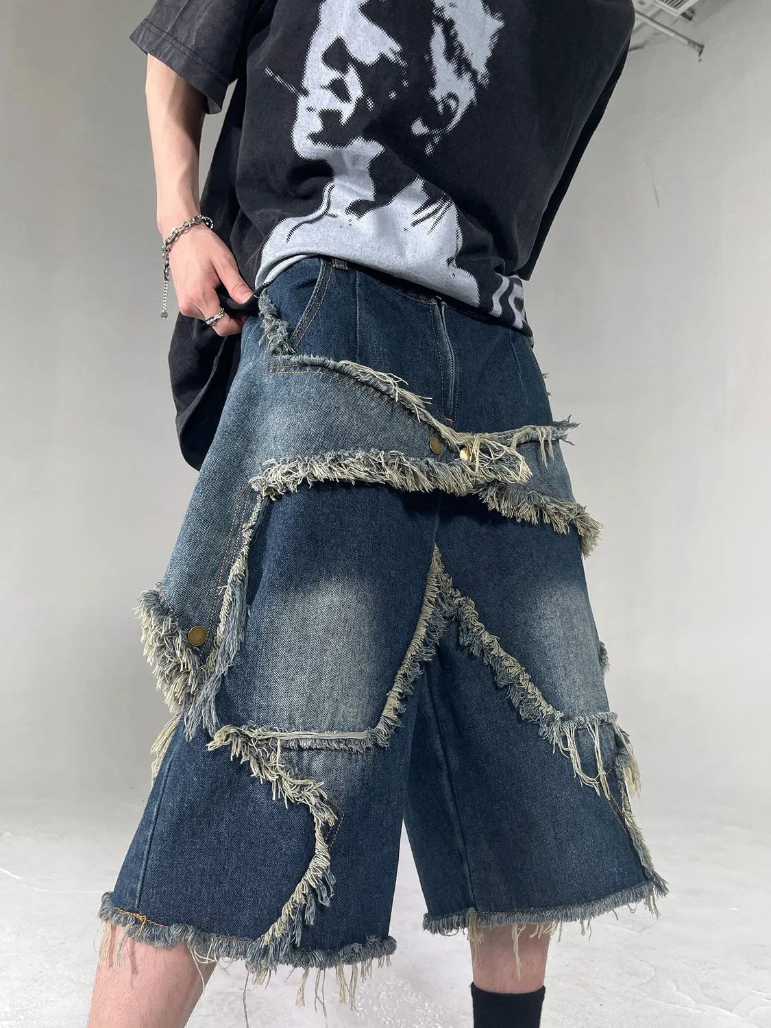 Blue retro denim shorts with frayed edges and five-pointed star decoration, loose fit style