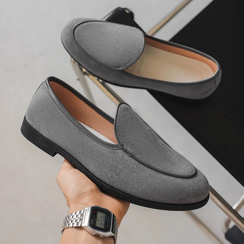 Men's retro Gommino slip-on loafers with round toe and wedge heel in solid colour