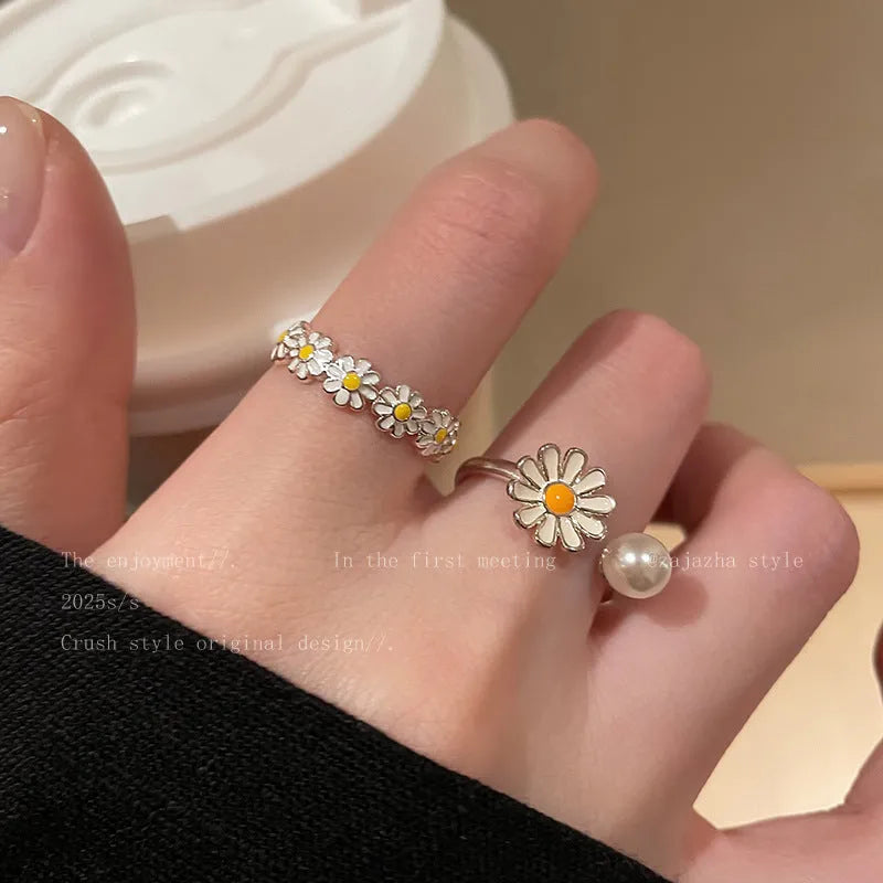 Opening women's copper ring with electroplated finish in sweet twin daisy design