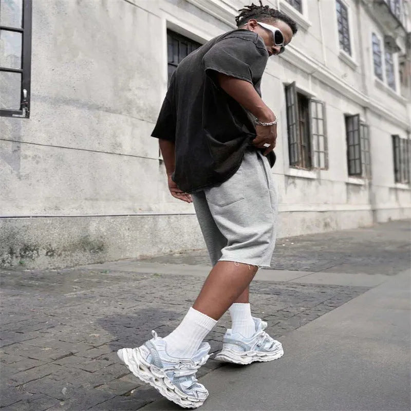 Men's straight leg trousers in fifth pants length for streetwear and sports