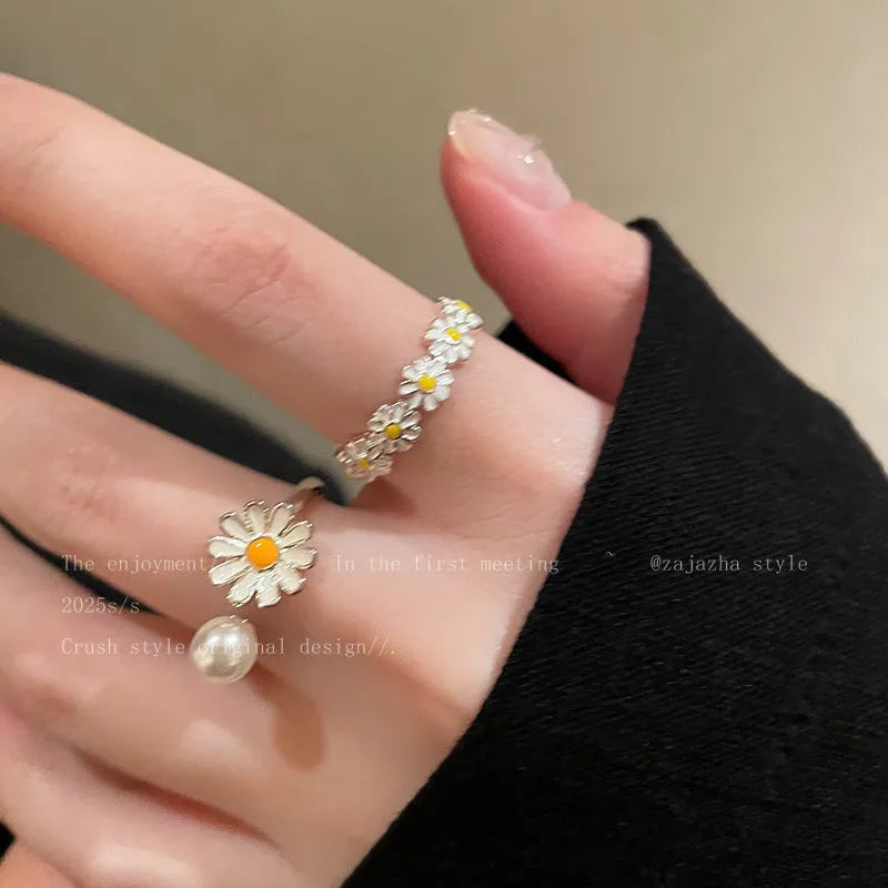Opening women's copper ring with electroplated finish in sweet twin daisy design
