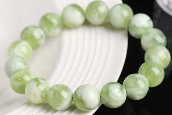 Green milk-in-water Xiuyan jade bracelet with geometric beads in single circle design