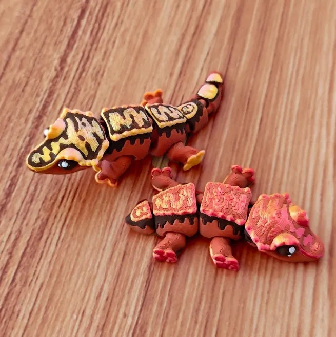 Horn guard crown hair gecko movable joint toy in plastic, 8-10cm, army green colour with poseable limbs