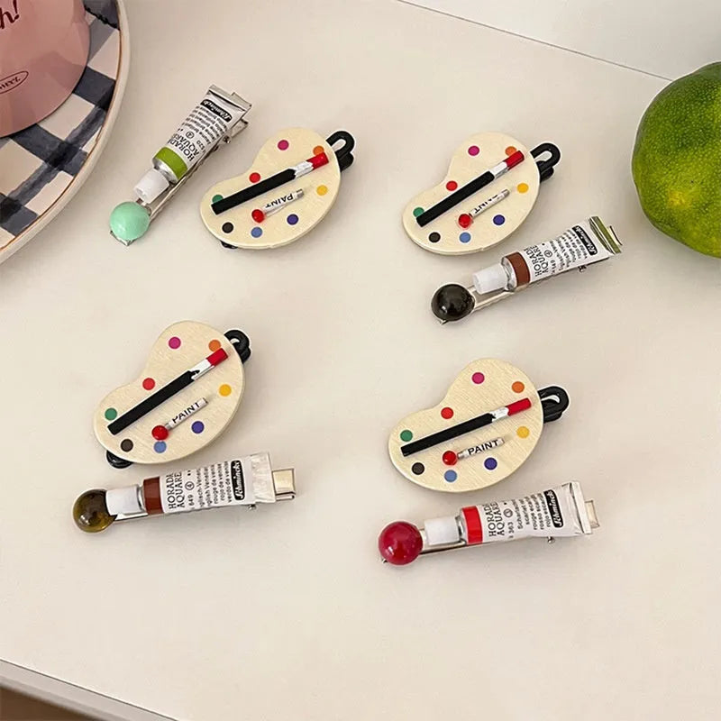 Pair of creative duckbill clip barrettes for women in plastic, available in green, red, and coffee colour