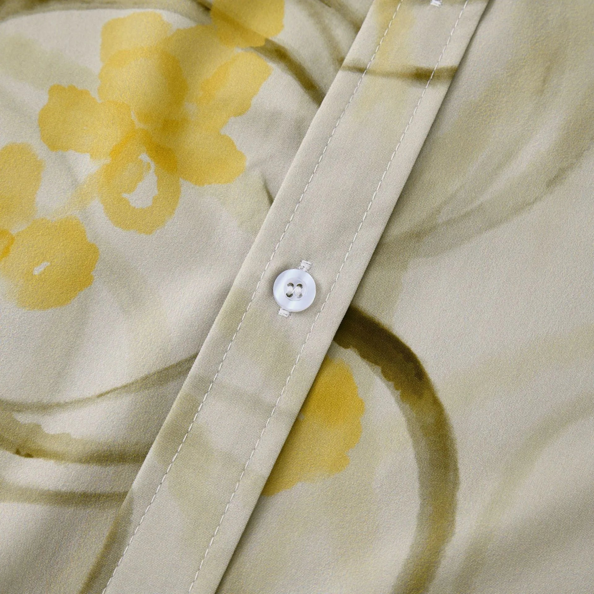 Men's loose printed short sleeve shirt in colour C244, slim fit, polyester fabric