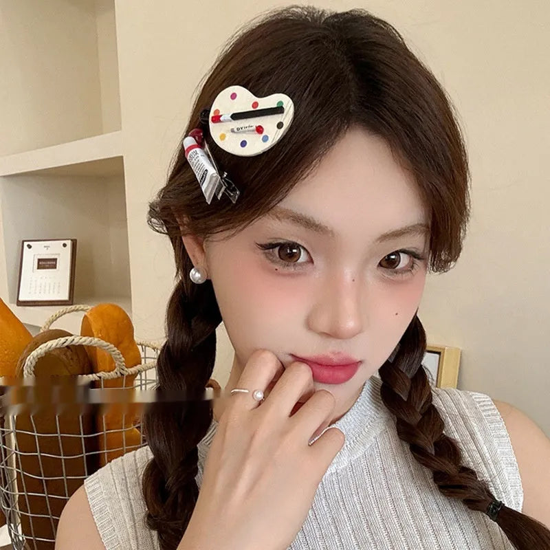 Pair of creative duckbill clip barrettes for women in plastic, available in green, red, and coffee colour
