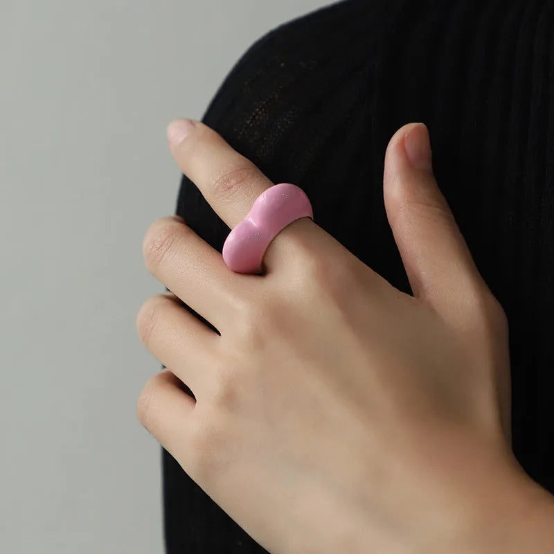 Three-dimensional enamel heart ring in black, pink, purple, or red colour options