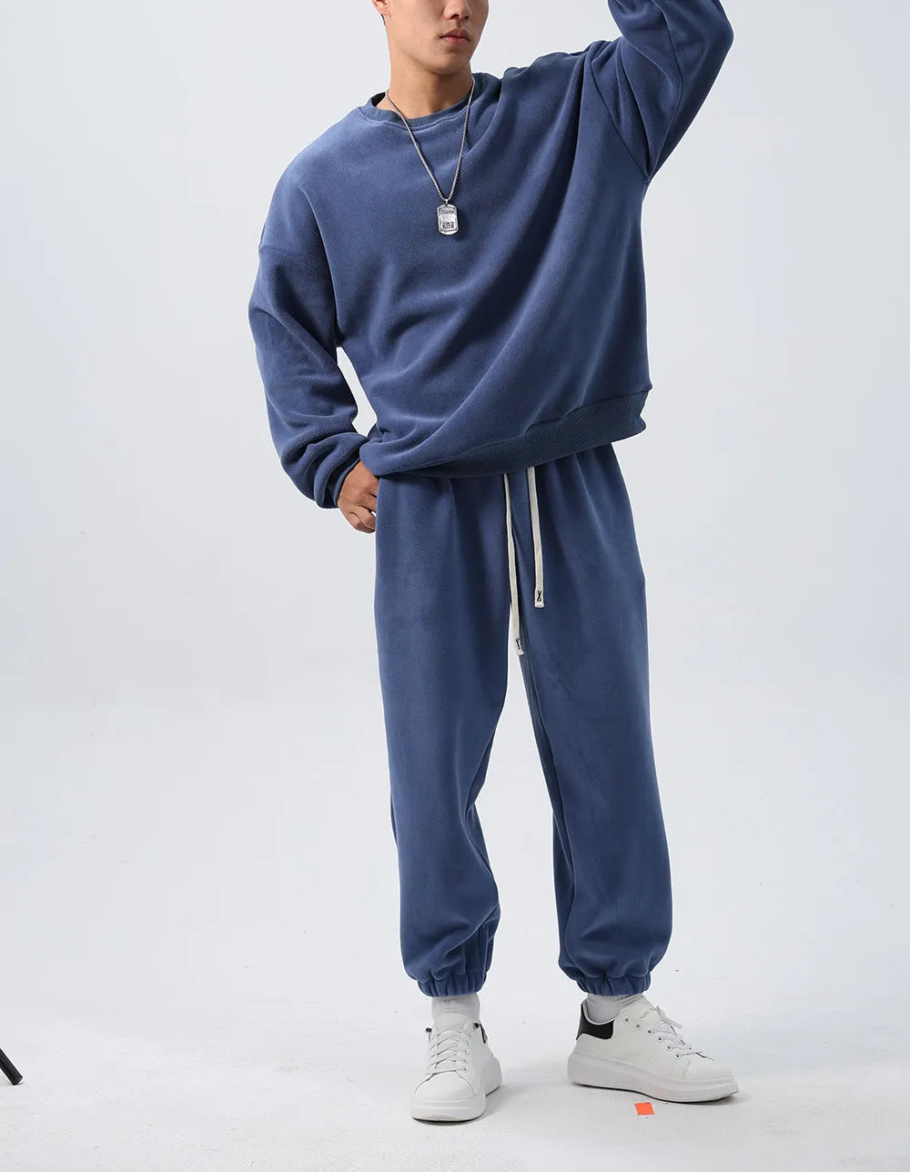Men's polar fleece sports suit with loose long sleeve coat and matching trousers in winter colours