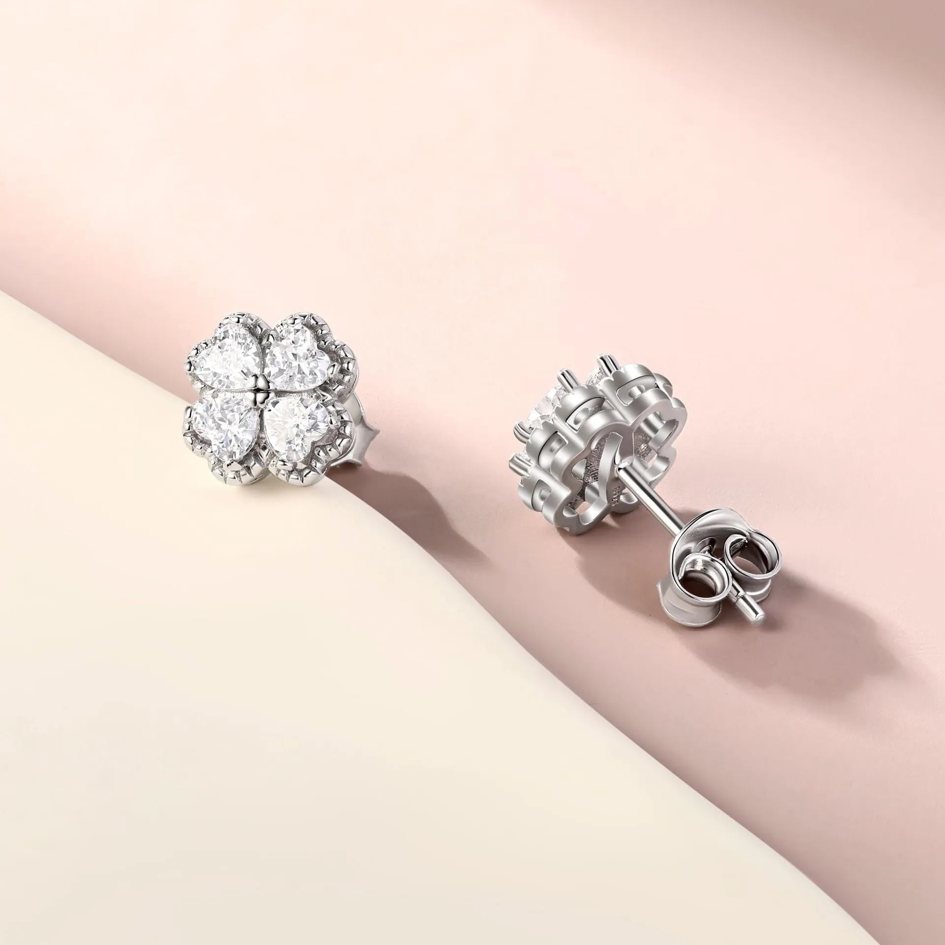 Zeng Yin women's silver four-leaf clover earrings with zircon stone in white gold colour.