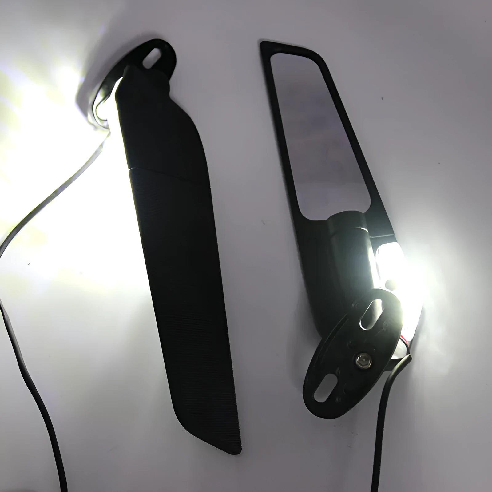 Motorcycle rearview mirror reflector with integrated yellow light and convex white glass lens