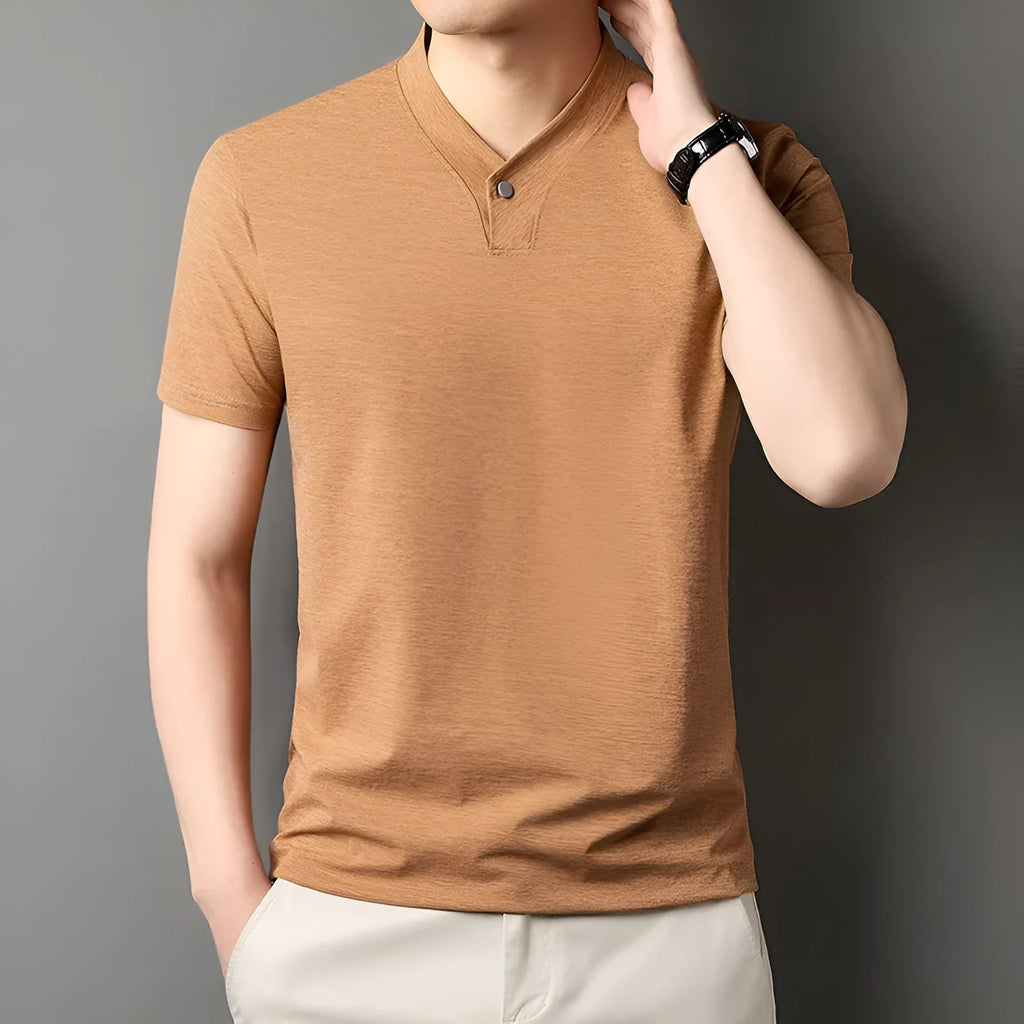 Young men's short sleeve T-shirt with zipper fastening in casual summer colours