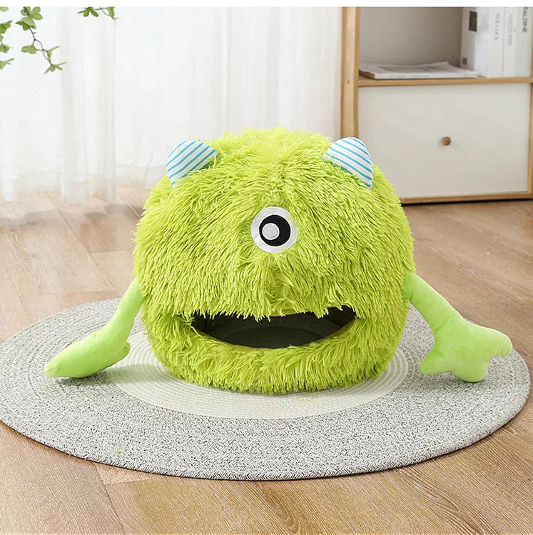 Fluffy round cat bed with non-slip base in three sizes for indoor cats and small dogs