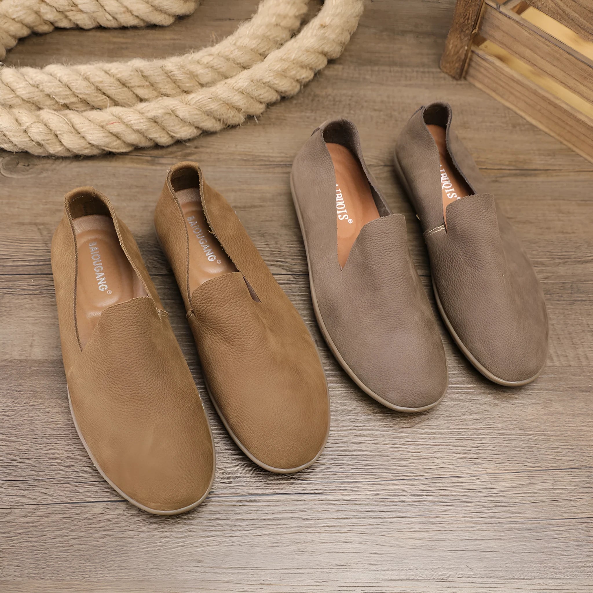 Handmade men's low-top leather shoes in grey with a rubber wedge sole and breathable cowhide lining