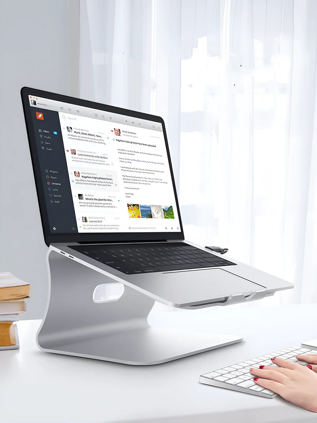 Aluminium alloy notebook cooling bracket with striped heat sink design in grey colour